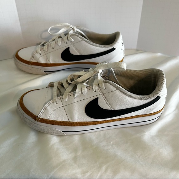 Nike Women’s Court Legacy Sneakers 8 White Black Casual Shoes Gently Used - Picture 5 of 9